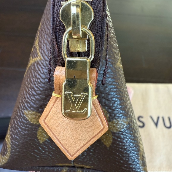 ***SOLD***Louis Vuitton Monogram PM Cosmetic Case - Picture 8 of 9